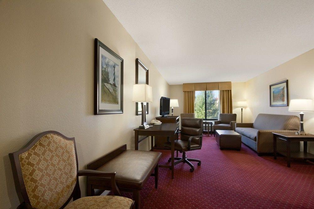 Spark By Hilton Greensboro Eksteriør bilde